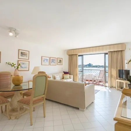 Sleeps 2 Pool Air Con Wifi *